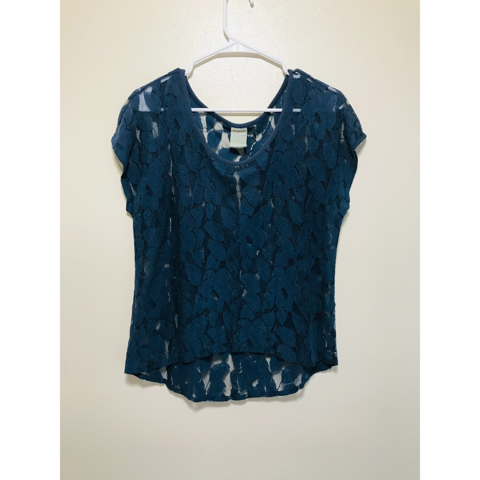 Women's Lace Top With Cap Sleeves, Size L